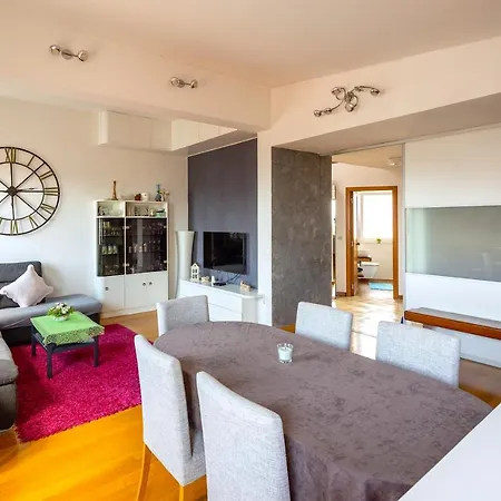 Luxury Olavia Rooftop Terrace & Seaview Apartment